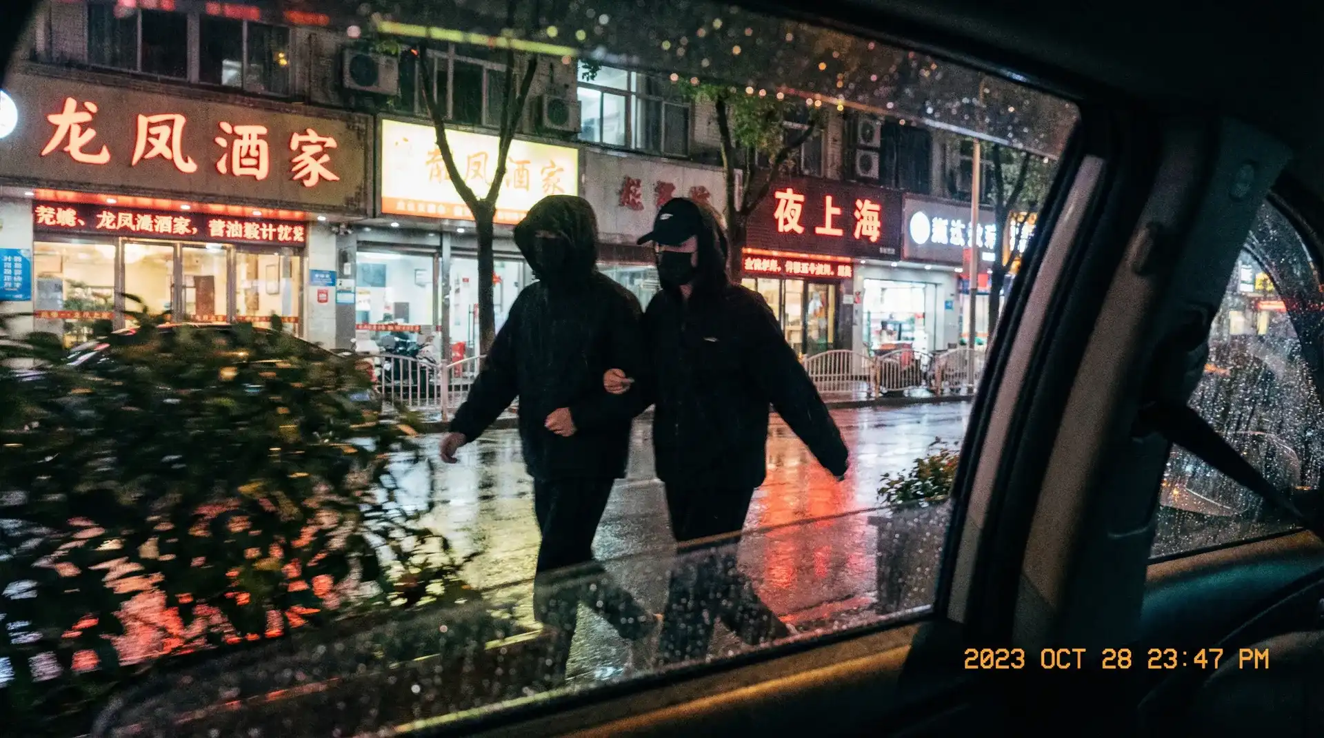吃瓜社区 - 顶流明星深夜密会现场抓拍照片